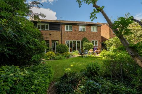 4 bedroom detached house for sale, Meadowbank, Hitchin