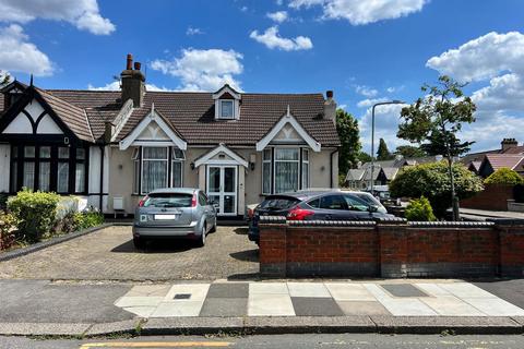 4 bedroom house for sale, Meadway, Ilford
