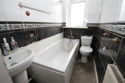 3 bedroom terraced house for sale, Thornbury Avenue, Thornbury, Bradford