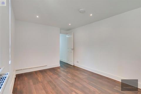 2 bedroom apartment to rent, Thorparch Road, Vauxhall