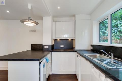 2 bedroom apartment to rent, Thorparch Road, Vauxhall