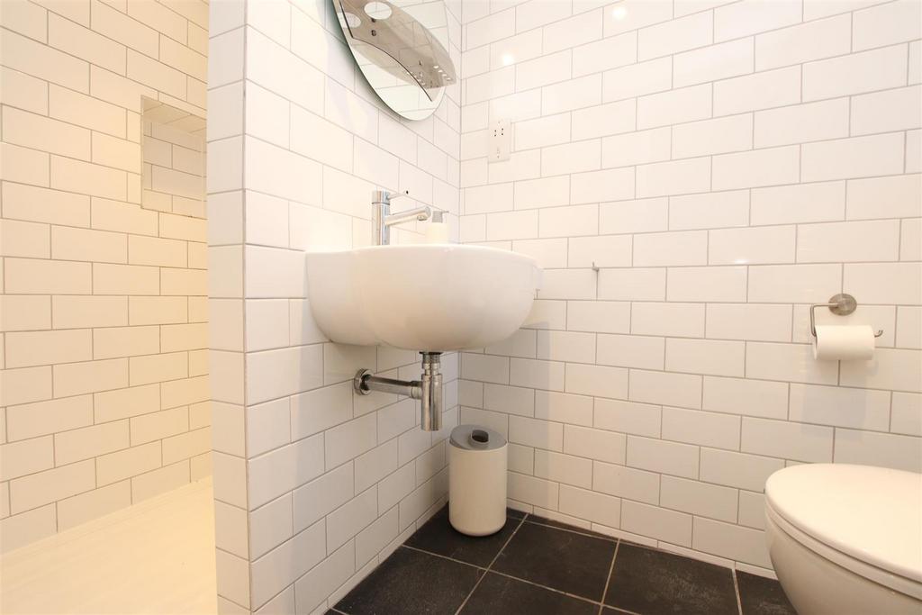 Shower room (2).JPG