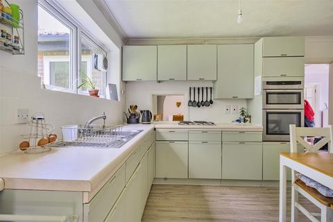 3 bedroom detached house for sale, Parkside Place, East Horsley