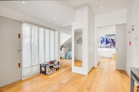 2 bedroom flat to rent, Earls Court Road, London SW5