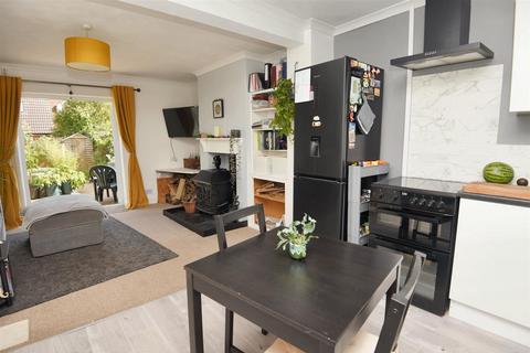 35 Bowden Road, Templecombe, BA8 0LF