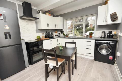 35 Bowden Road, Templecombe, BA8 0LF