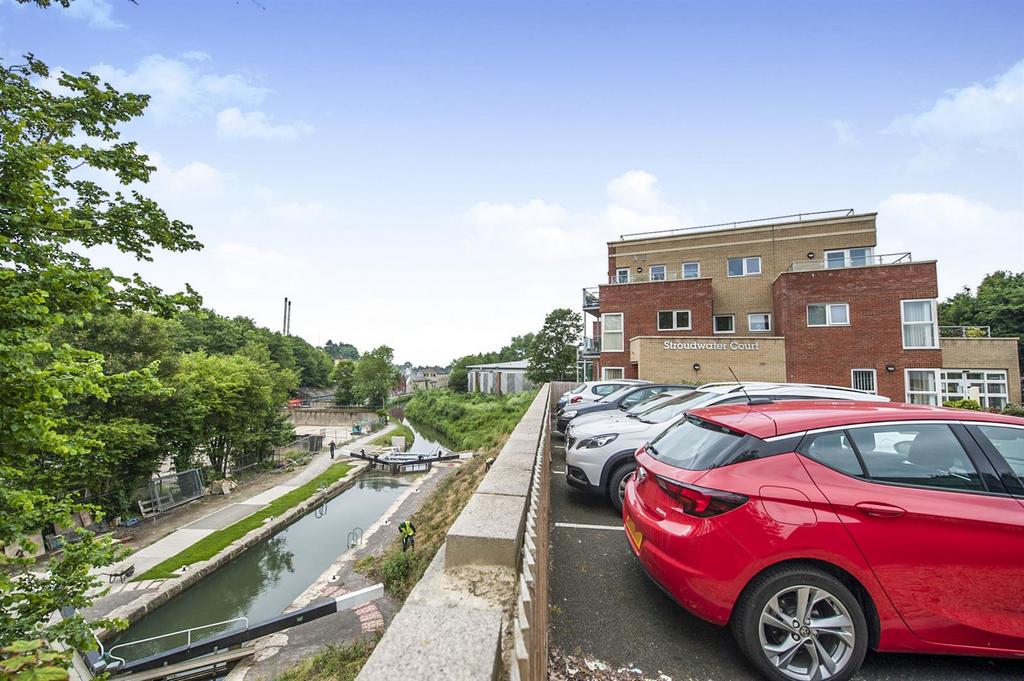 Parking and view of the canal.jpg