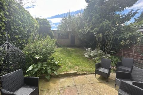 4 bedroom semi-detached house for sale, The Squirrels, Bushey WD23