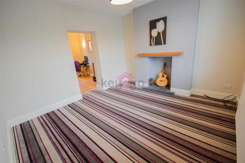 3 bedroom terraced house to rent, Halesworth Road, Handsworth, S13