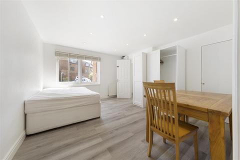 34 Willow Road, New Malden, KT3 3RR