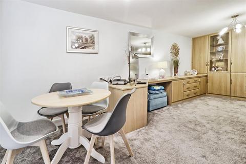 1 bedroom flat for sale, Bailey Court, New Writtle Street, Chelmsford