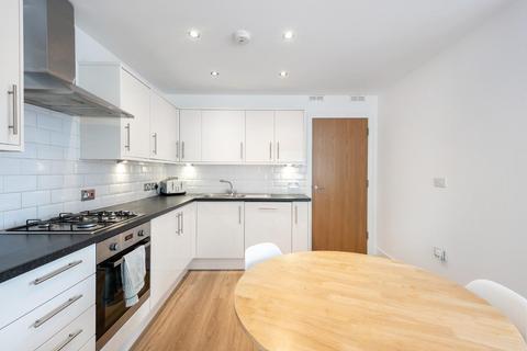 2 bedroom flat to rent, Crown Road, Bath BA1