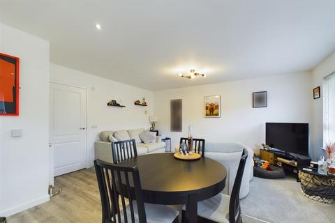 6 Hulbert Court, Perth, PH1 2AR