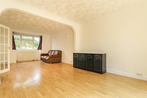 3 bedroom semi-detached house to rent, Buckingham Avenue East, Slough