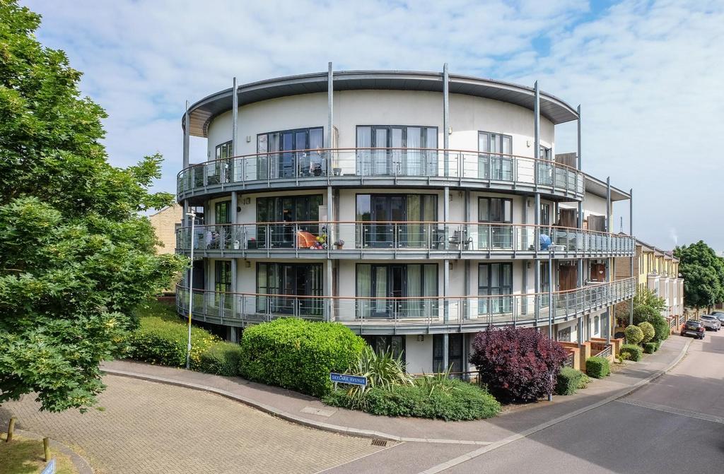 Waterstone Park, Greenhithe 2 bed apartment for sale - £250,000