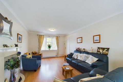98 Allison Crescent, Perth, PH1 2UN