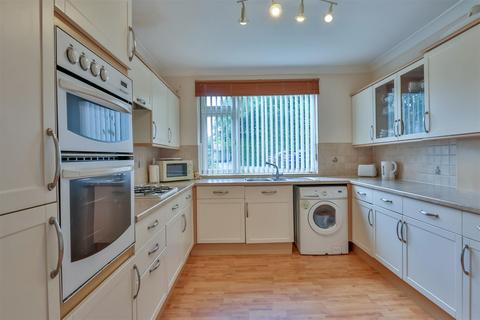 2 bedroom flat for sale, 45 Western Road, Branksome Park, Poole