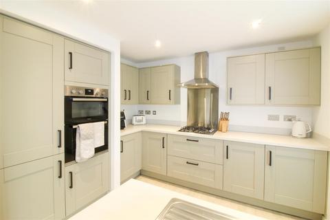 16 Edgar Drive, Thirsk, YO7 1TY