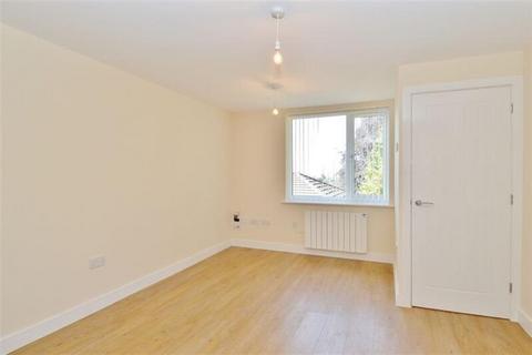 2 bedroom flat to rent, The Lodge, New Penkridge Road