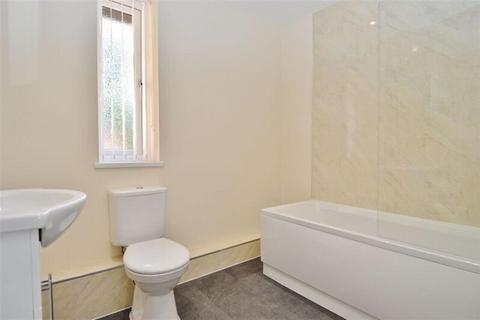 2 bedroom flat to rent, The Lodge, New Penkridge Road