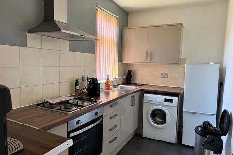 2 bedroom flat to rent, 15 Deneholm