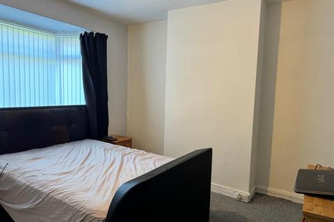 2 bedroom flat to rent, 15 Deneholm