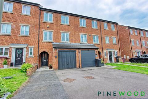 4 bedroom townhouse for sale, Southdown Close, Chesterfield S44