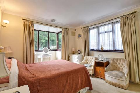32 Heather Drive, St Michaels, Tenterden, TN30 6PL