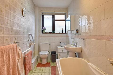 32 Heather Drive, St Michaels, Tenterden, TN30 6PL