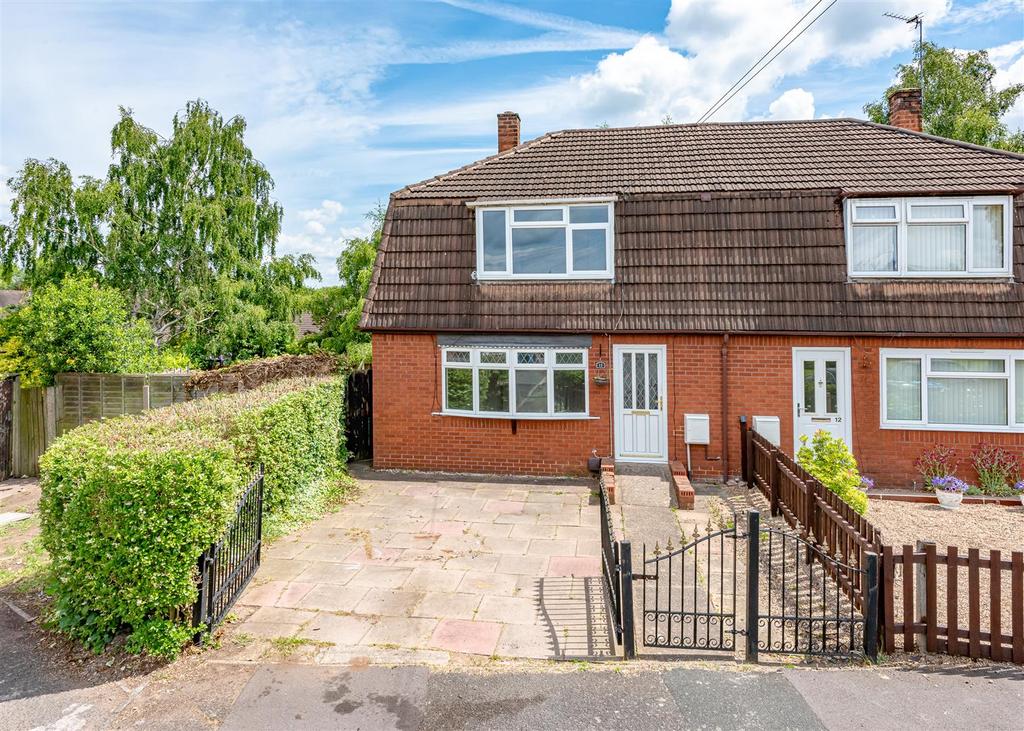 11 Honeybourne Crescent, Wombourne... 3 bed house for sale £200,000