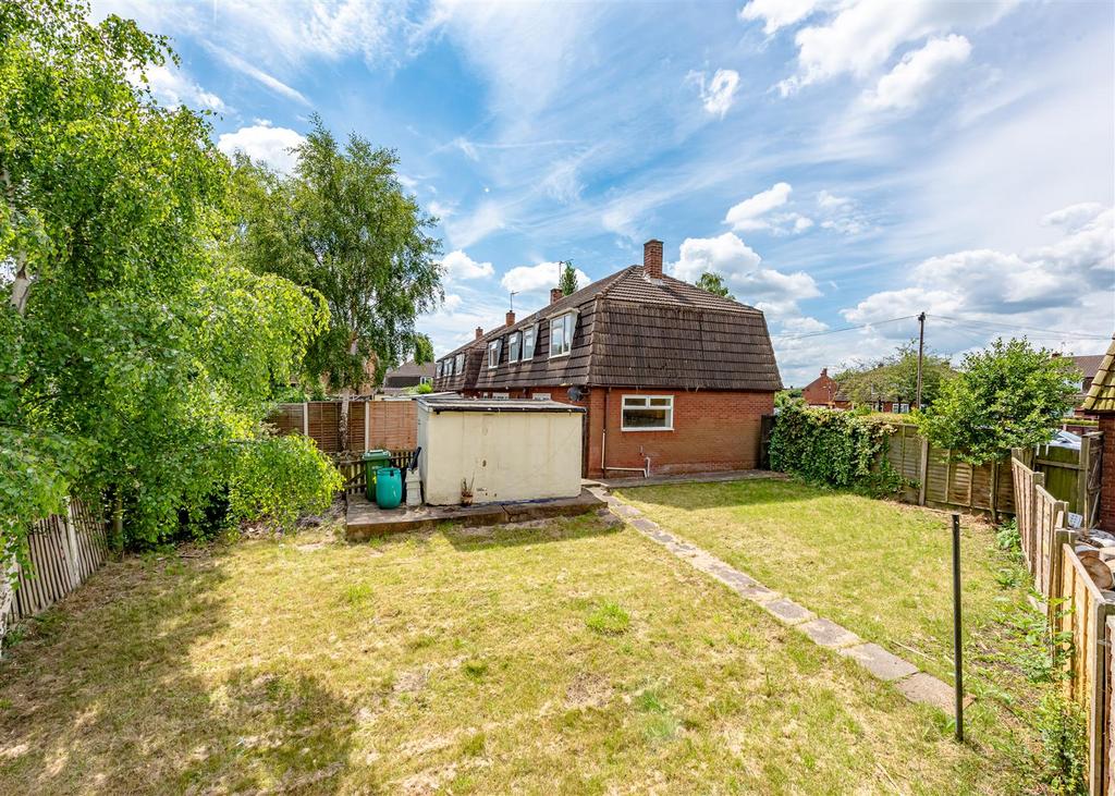 11 Honeybourne Crescent, Wombourne... 3 bed house for sale £200,000