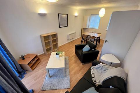 2 bedroom flat to rent, Chorlton Road, Manchester M15 4AR