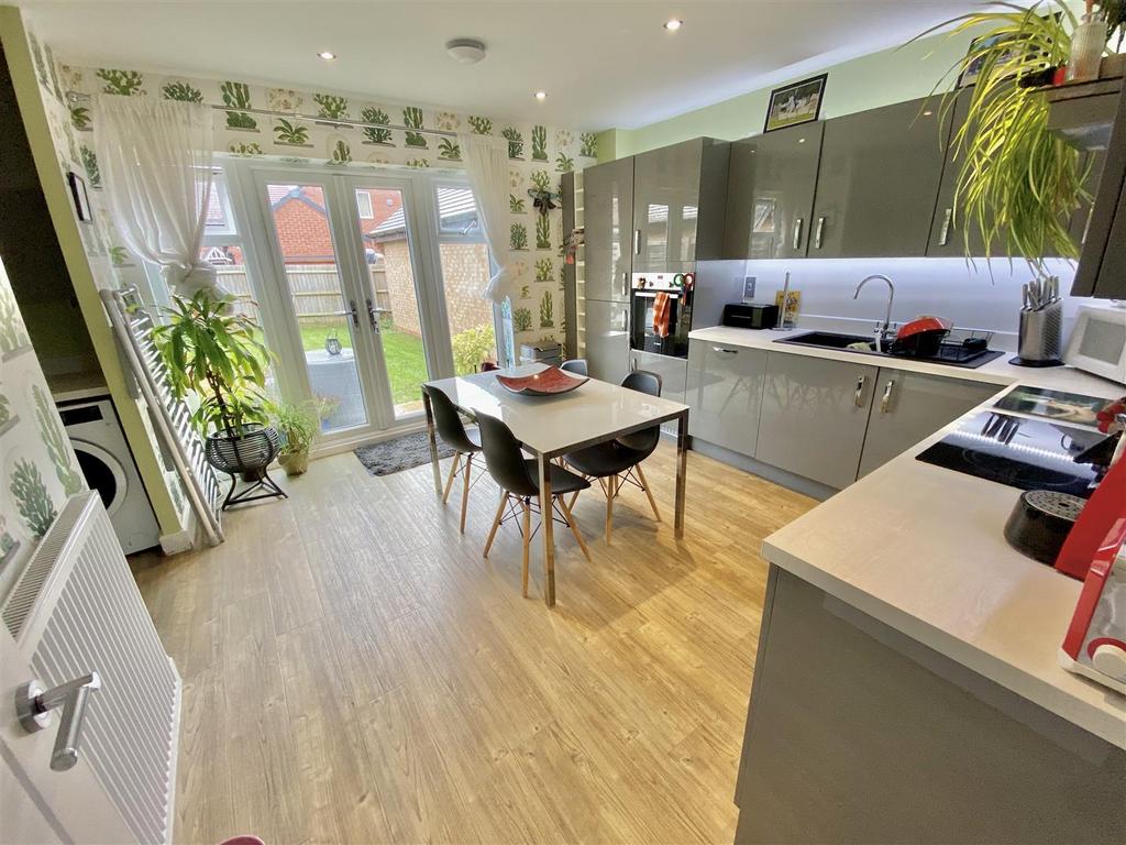 Kitchen / dining room