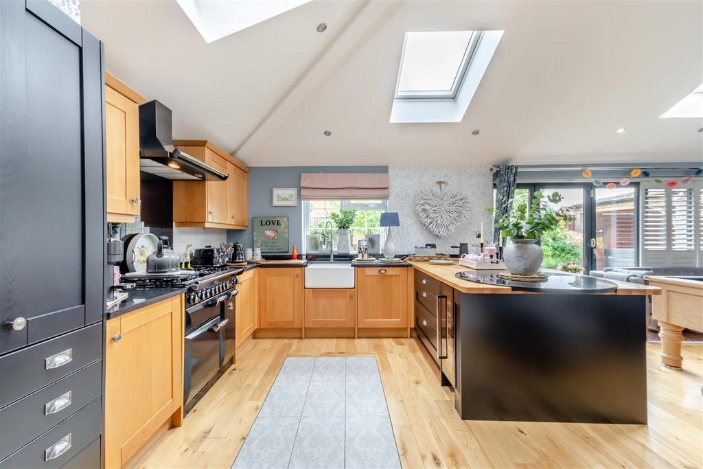 8604901-interior34.jpg