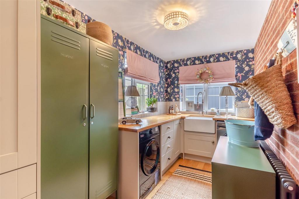 8604901-interior22.jpg