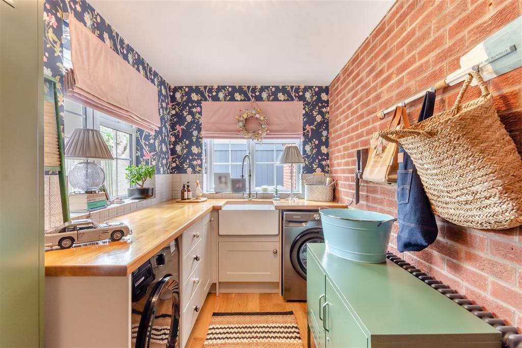 8604901-interior23.jpg
