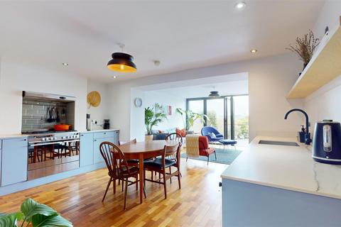 23 Eldon Terrace, Bristol, BS3 4NZ