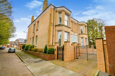 2 bedroom apartment for sale, The Lawns, Sutton-On-Hull, Hull