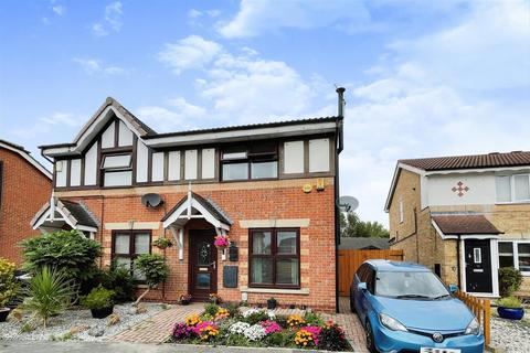 3 bedroom semi-detached house for sale, Blossom Grove, Hull