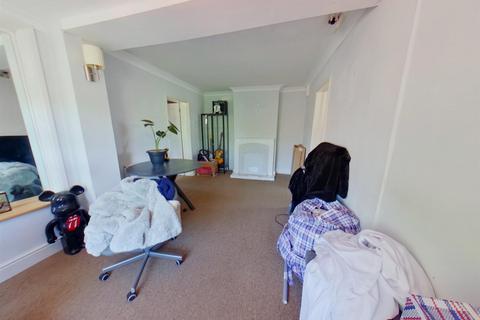 2 bedroom flat to rent, Catisfield Road, Fareham PO15