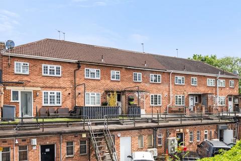 3 bedroom apartment to rent, Station Road, Dorridge