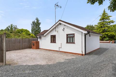 1 bedroom chalet to rent, Warwick Road, Knowle