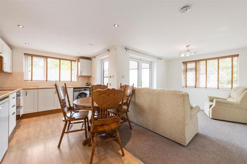 1 bedroom chalet to rent, Warwick Road, Knowle