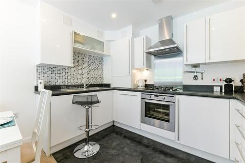 1 bedroom flat for sale, Canalside, Redhill RH1