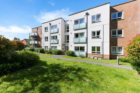 196 Canalside, Redhill, RH1 2FW