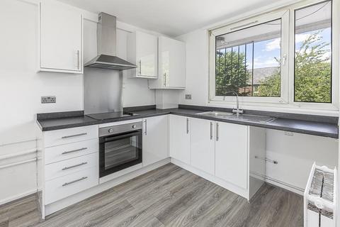 4 bedroom flat to rent, Fern Street, Bow, E3