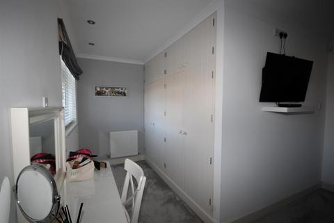 3 bedroom semi-detached house to rent, Marks Close, Ingatestone