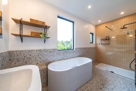 224 Bellingham Road, London, SE6 1EH