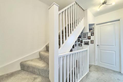 22 Eshlands Brook, Barnsley, S71 5SH