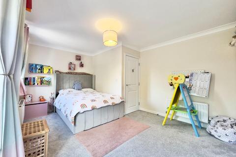 22 Eshlands Brook, Barnsley, S71 5SH